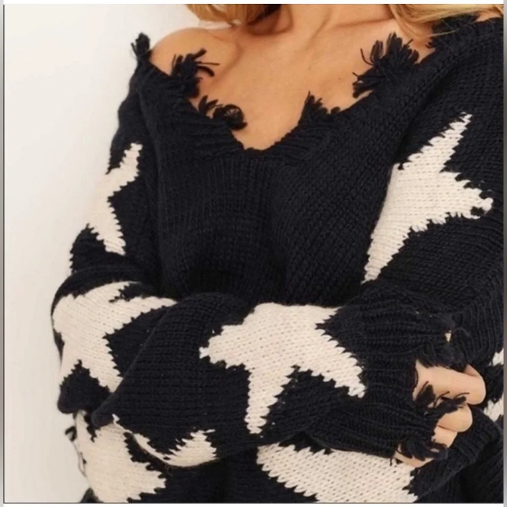 ⭐ Starry Distressed Crop Sweater Cozy Knit Raw hem size Medium
